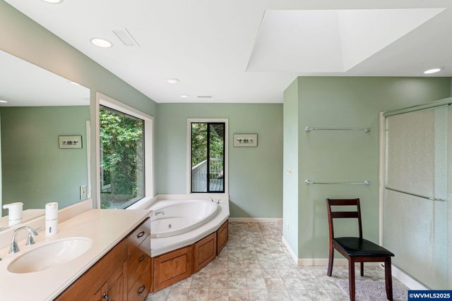 3904 Viewcrest Rd S, Salem, OR 97302