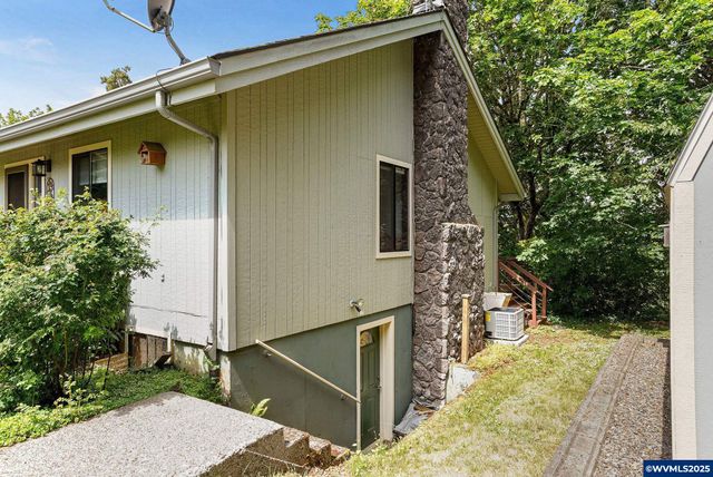 3904 Viewcrest Rd S, Salem, OR 97302