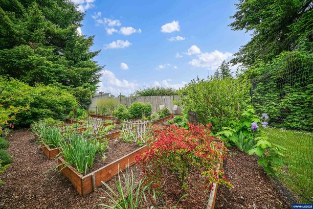 3904 Viewcrest Rd S, Salem, OR 97302