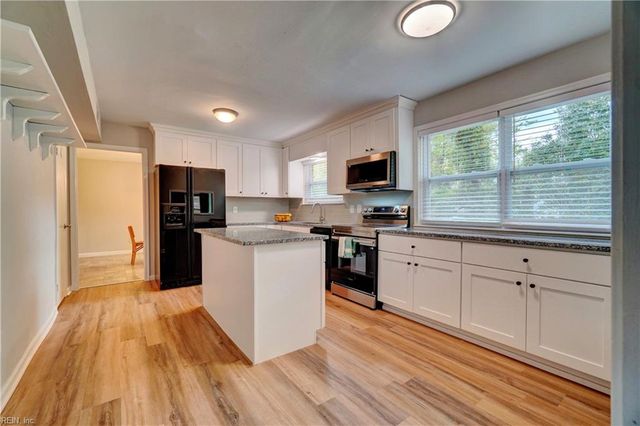 828 Timberlake DR, Virginia Beach, VA 23464