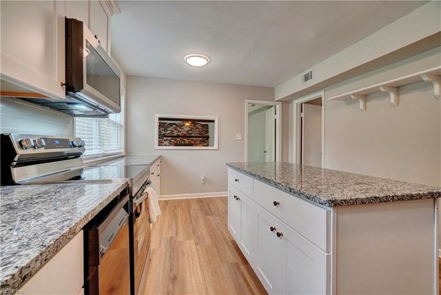 828 Timberlake DR, Virginia Beach, VA 23464