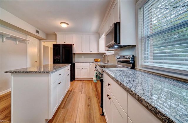 828 Timberlake DR, Virginia Beach, VA 23464