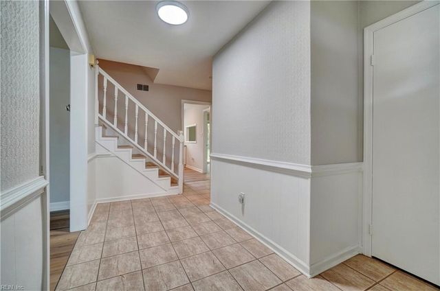 828 Timberlake DR, Virginia Beach, VA 23464