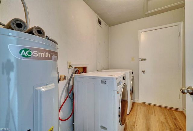 828 Timberlake DR, Virginia Beach, VA 23464