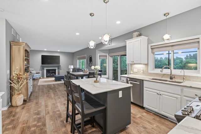 8939 Heatherton Ridge Drive, Savage, MN 55378