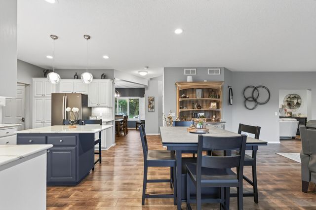 8939 Heatherton Ridge Drive, Savage, MN 55378