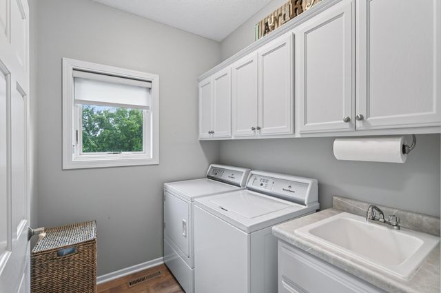 8939 Heatherton Ridge Drive, Savage, MN 55378