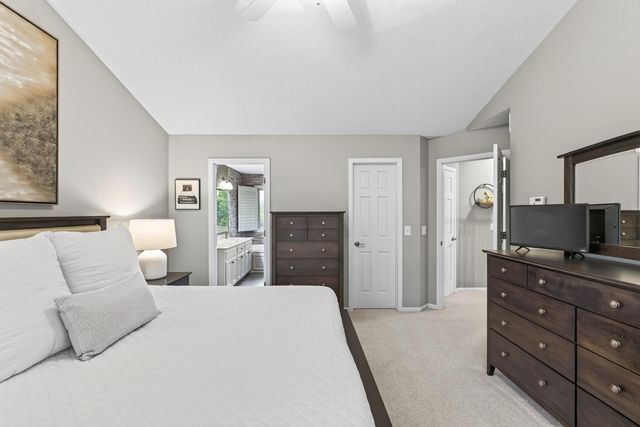 8939 Heatherton Ridge Drive, Savage, MN 55378