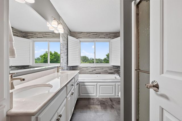 8939 Heatherton Ridge Drive, Savage, MN 55378