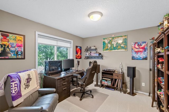 8939 Heatherton Ridge Drive, Savage, MN 55378