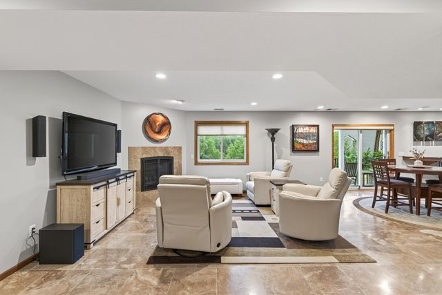 8939 Heatherton Ridge Drive, Savage, MN 55378