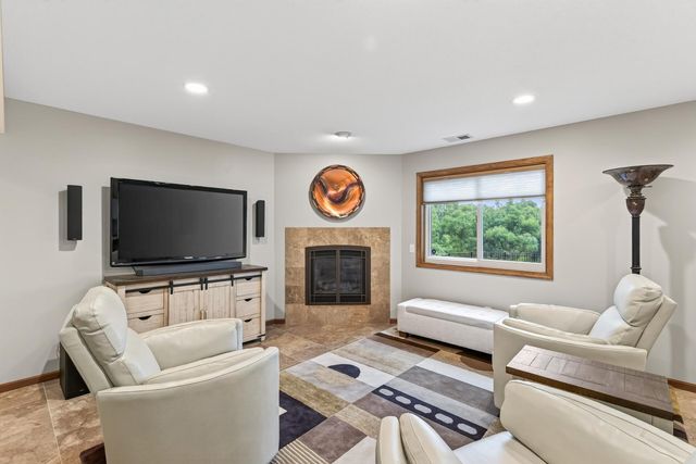 8939 Heatherton Ridge Drive, Savage, MN 55378