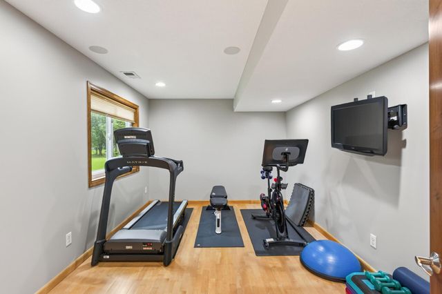 8939 Heatherton Ridge Drive, Savage, MN 55378
