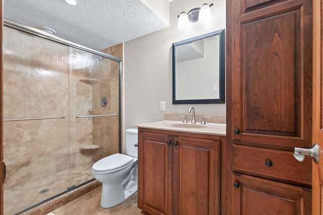 8939 Heatherton Ridge Drive, Savage, MN 55378