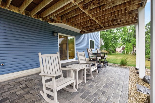 8939 Heatherton Ridge Drive, Savage, MN 55378