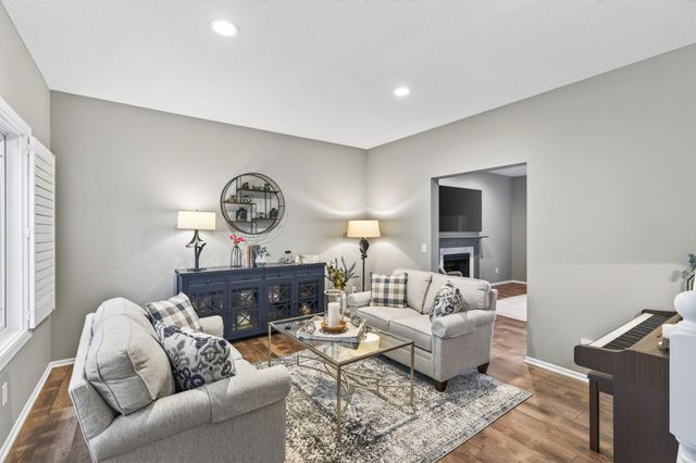 8939 Heatherton Ridge Drive, Savage, MN 55378