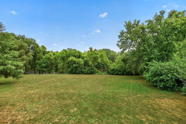 8939 Heatherton Ridge Drive, Savage, MN 55378