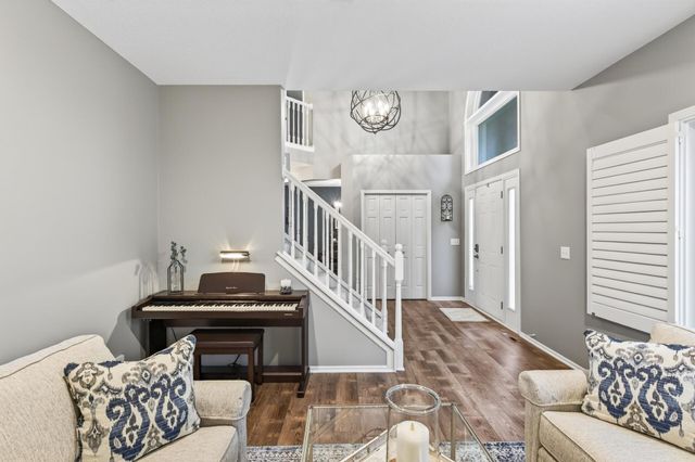 8939 Heatherton Ridge Drive, Savage, MN 55378
