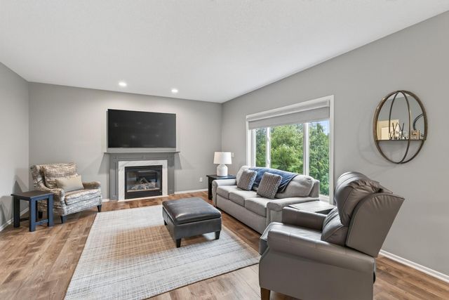 8939 Heatherton Ridge Drive, Savage, MN 55378