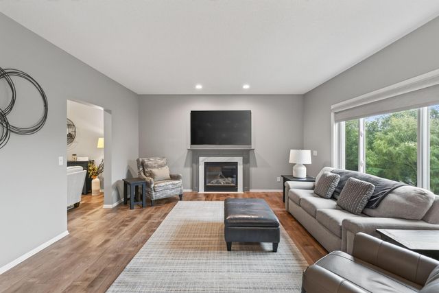 8939 Heatherton Ridge Drive, Savage, MN 55378