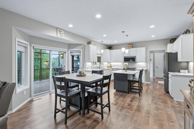 8939 Heatherton Ridge Drive, Savage, MN 55378