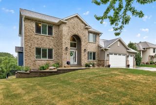 8939 Heatherton Ridge Drive, Savage, MN 55378