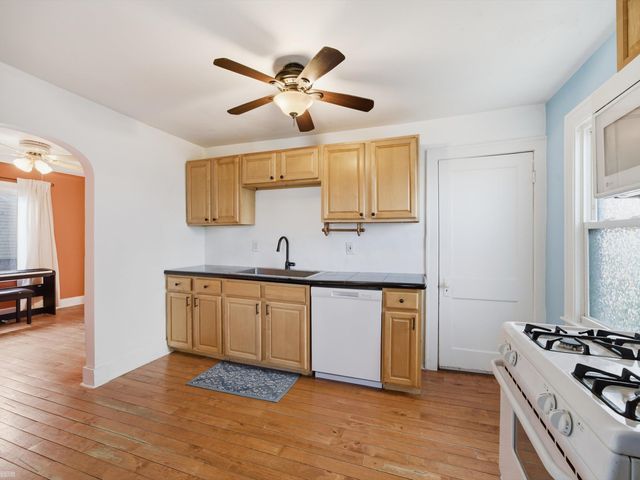 85 E Kalama Avenue, Madison Heights, MI 48071