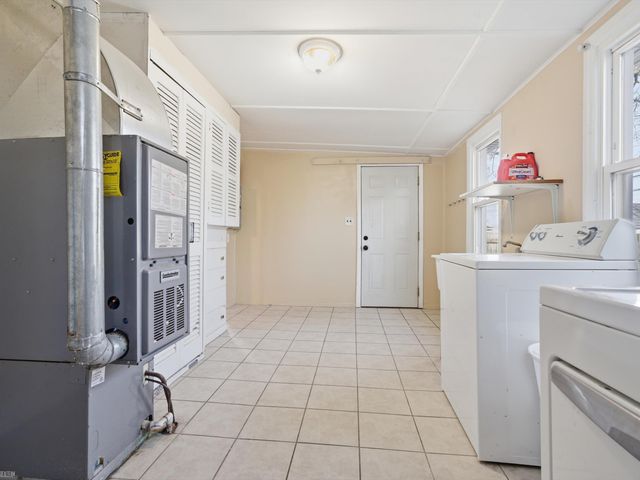 85 E Kalama Avenue, Madison Heights, MI 48071