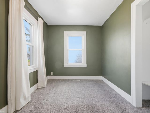 85 E Kalama Avenue, Madison Heights, MI 48071