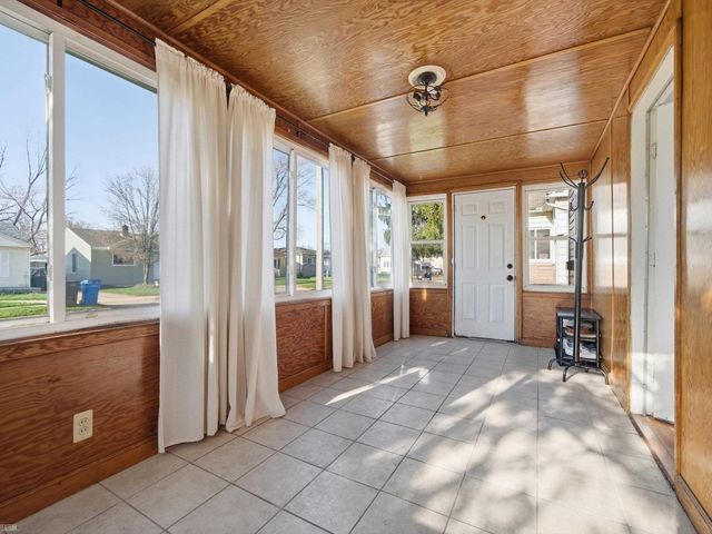 85 E Kalama Avenue, Madison Heights, MI 48071