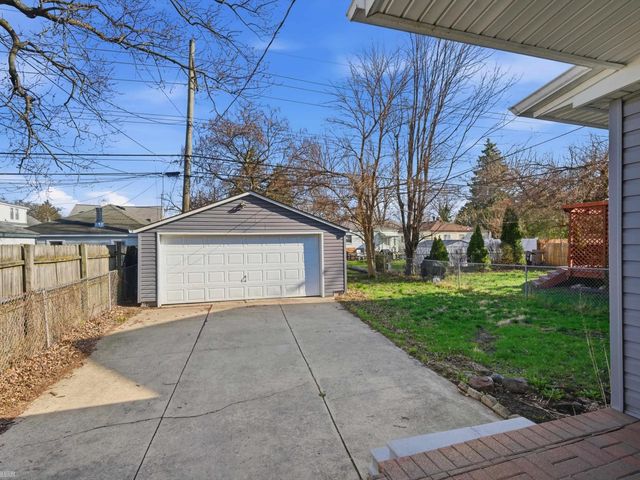 85 E Kalama Avenue, Madison Heights, MI 48071