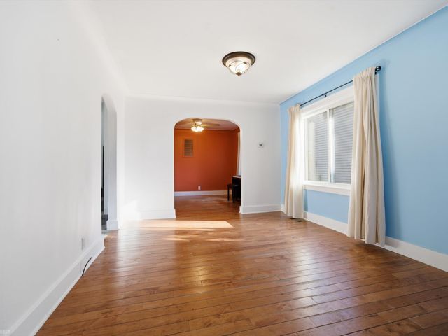 85 E Kalama Avenue, Madison Heights, MI 48071