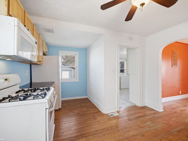 85 E Kalama Avenue, Madison Heights, MI 48071