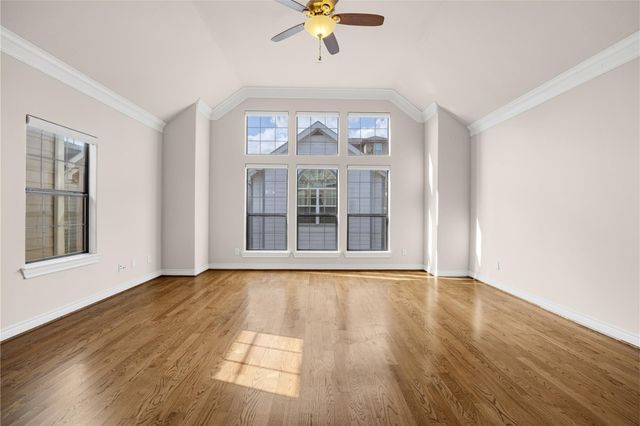 2915 Clinton Drive, Houston, TX 77020