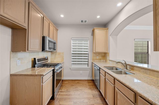 2915 Clinton Drive, Houston, TX 77020