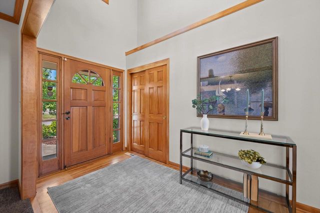 W234N7698 Grey Moss COURT, Sussex, WI 53089