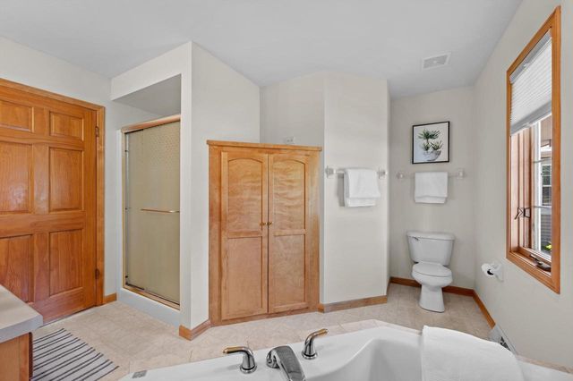 W234N7698 Grey Moss COURT, Sussex, WI 53089