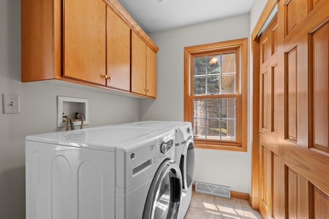 W234N7698 Grey Moss COURT, Sussex, WI 53089