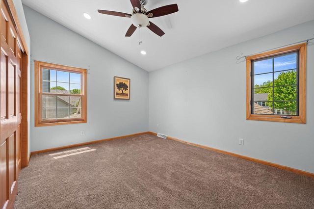 W234N7698 Grey Moss COURT, Sussex, WI 53089