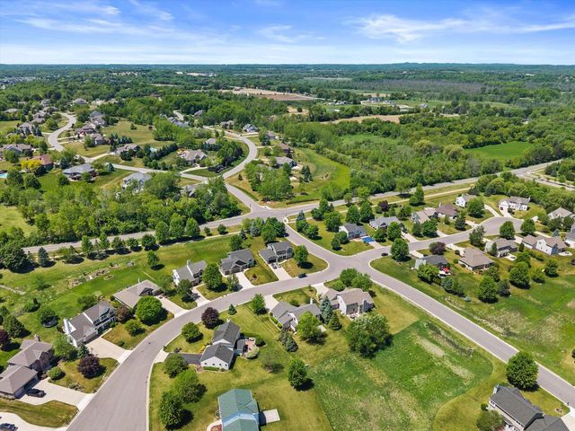 W234N7698 Grey Moss COURT, Sussex, WI 53089