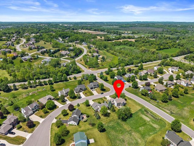 W234N7698 Grey Moss COURT, Sussex, WI 53089