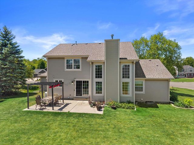 W234N7698 Grey Moss COURT, Sussex, WI 53089