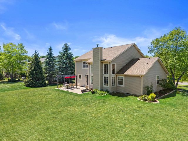 W234N7698 Grey Moss COURT, Sussex, WI 53089