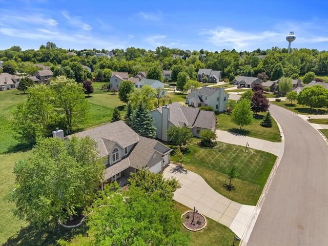 W234N7698 Grey Moss COURT, Sussex, WI 53089
