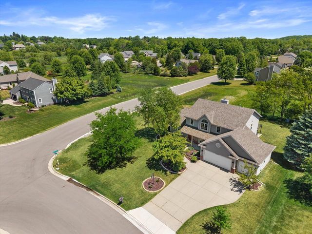 W234N7698 Grey Moss COURT, Sussex, WI 53089