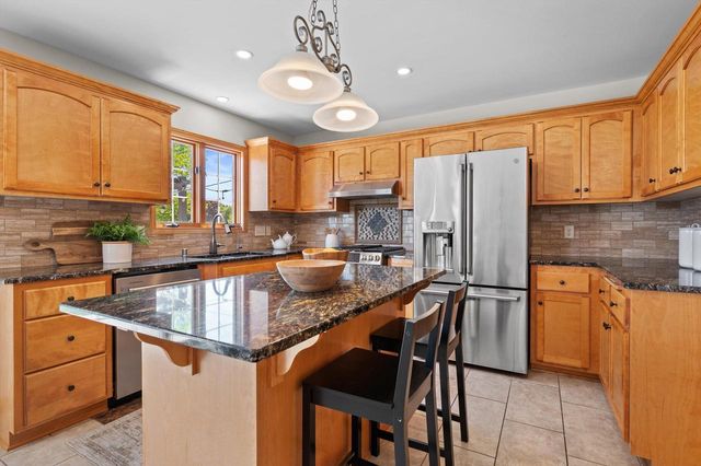 W234N7698 Grey Moss COURT, Sussex, WI 53089