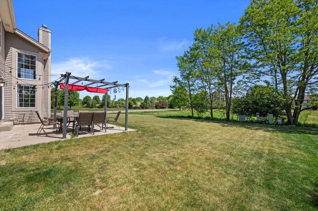 W234N7698 Grey Moss COURT, Sussex, WI 53089