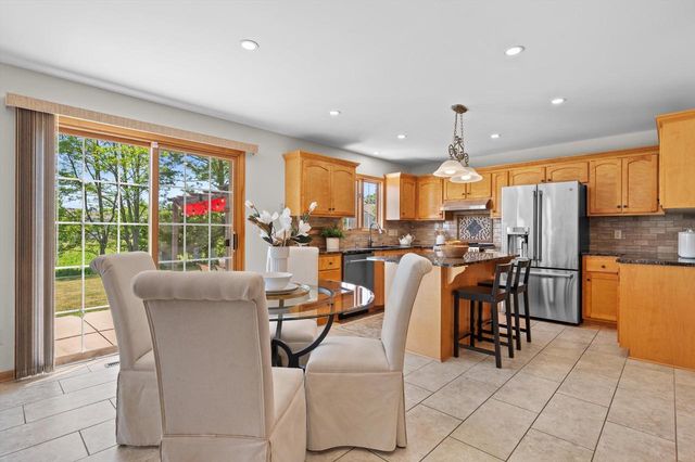 W234N7698 Grey Moss COURT, Sussex, WI 53089