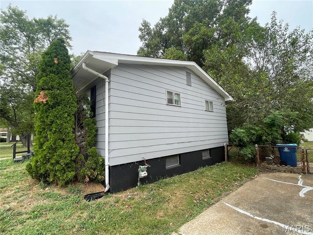 1221 Scott Avenue, St Louis, MO 63138