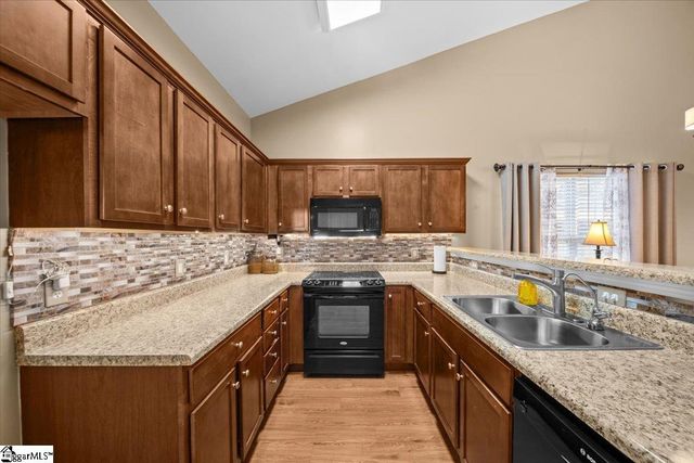 408 Bridgewood Court, Boiling Springs, SC 29316